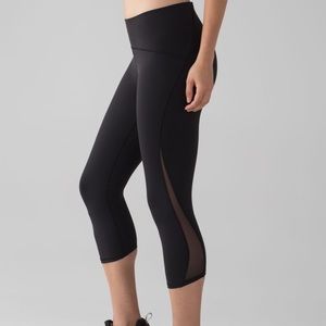 Lululemon-Train Times HR 17” Crop Size 8